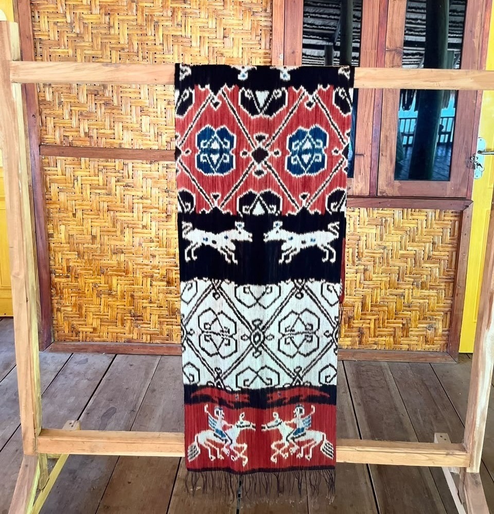 Kain Kombu Motif Karihu & Kuda Pasola