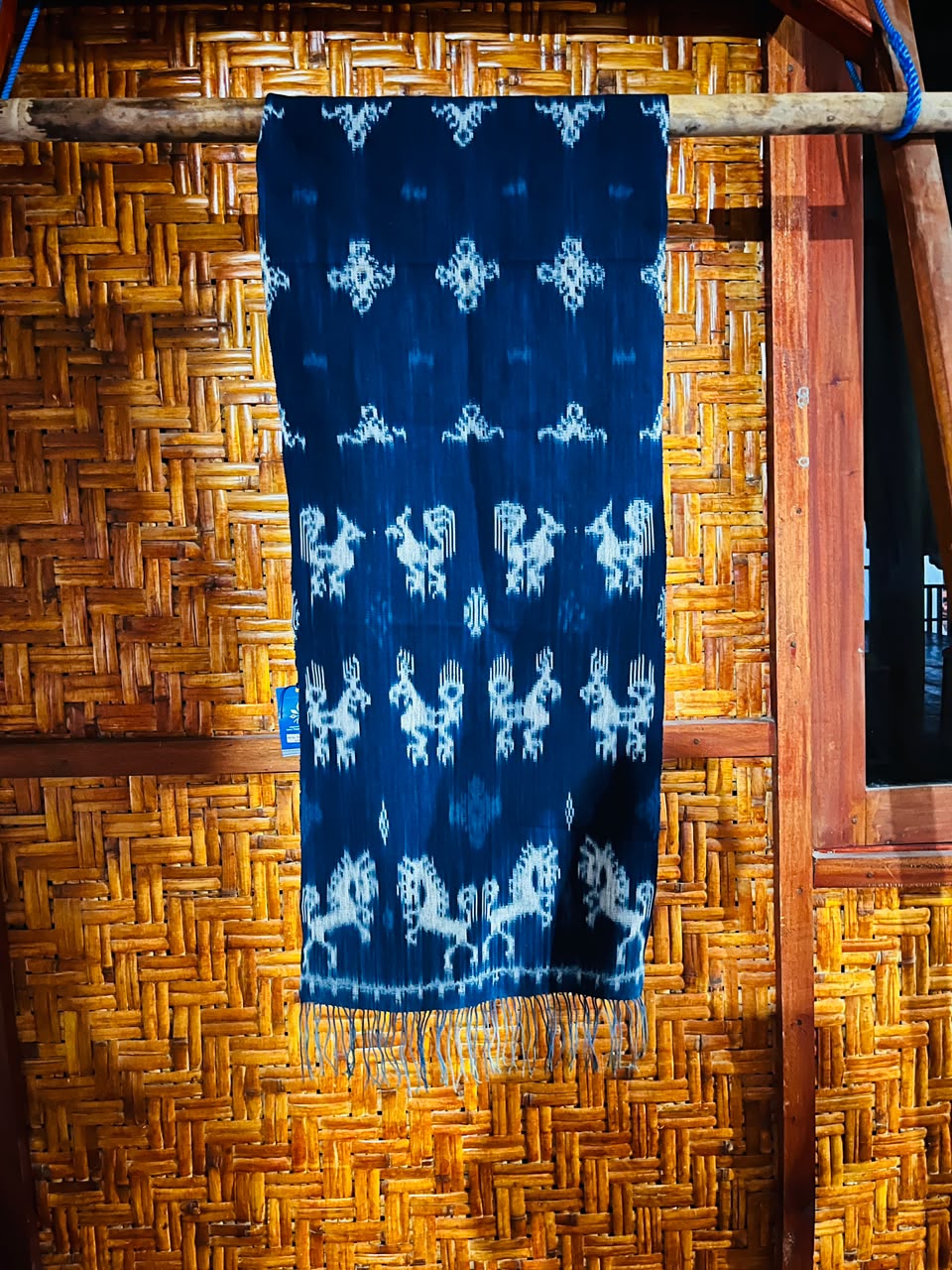 Kain Kawuru Motif Ayam, Kakatua, dan Kuda