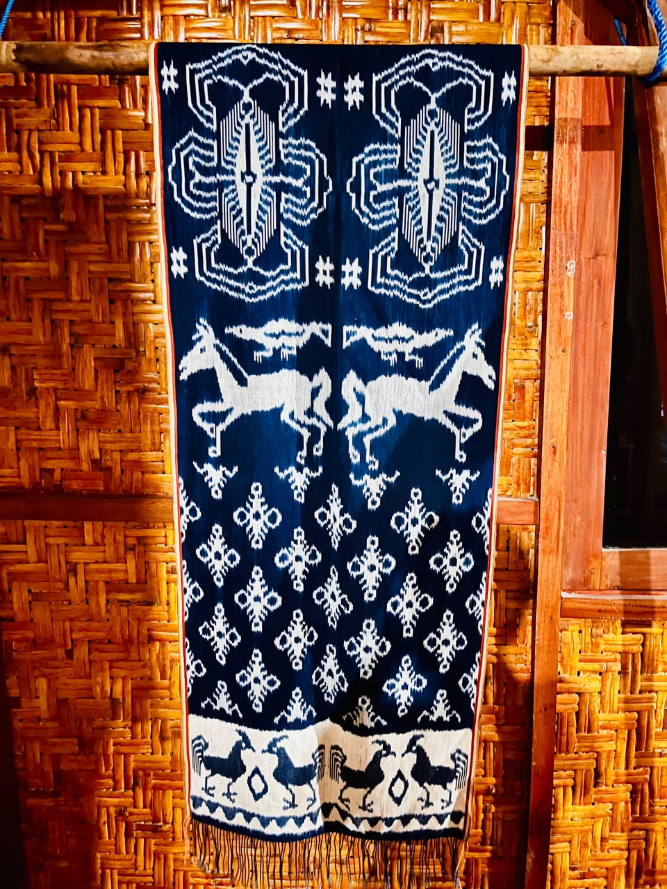 Kain Kawuru Motif Habak, Kuda, & Ayam
