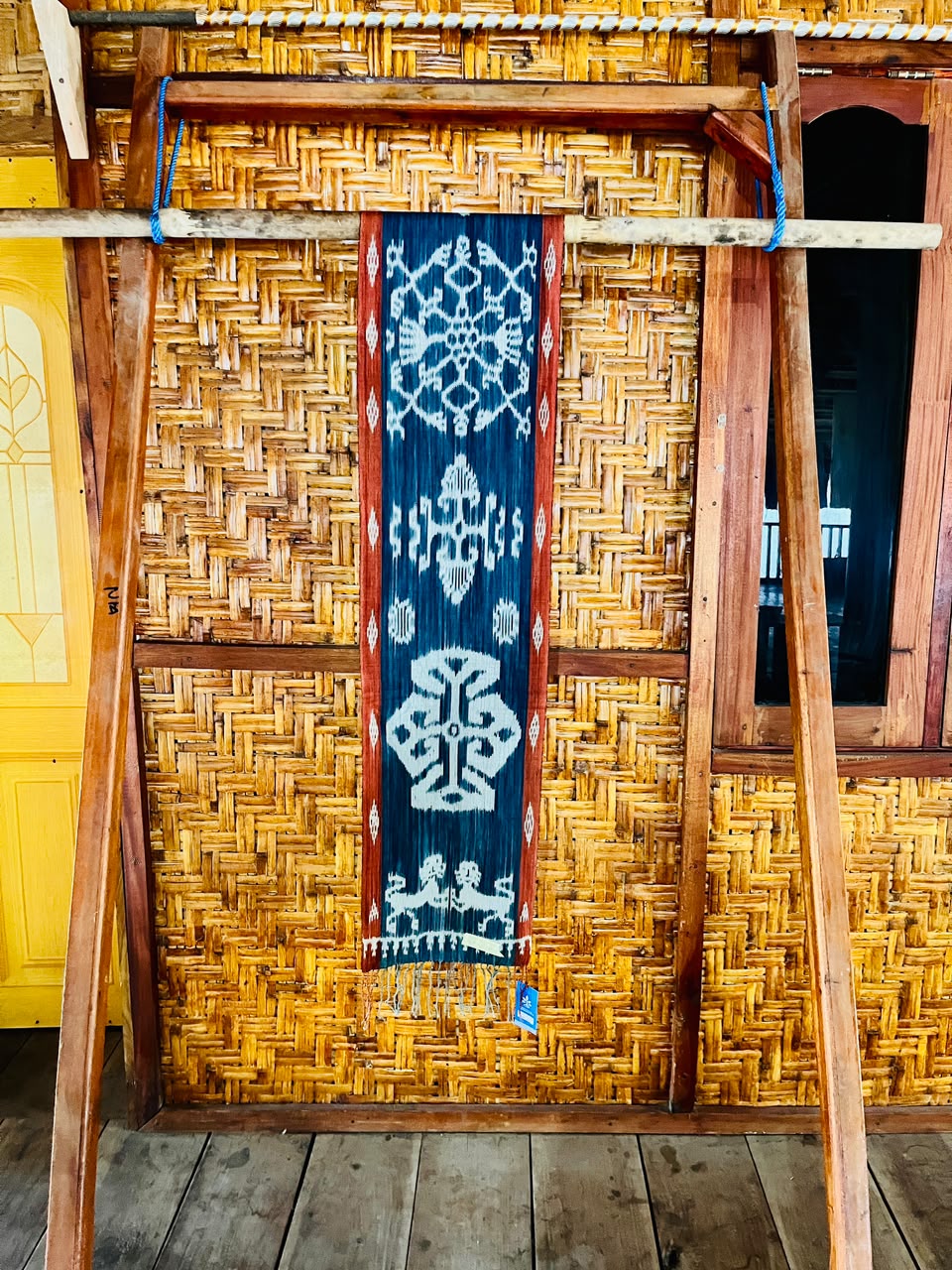 Kain Kombinasi Motif Patola Bunga, Habak, dan Singa