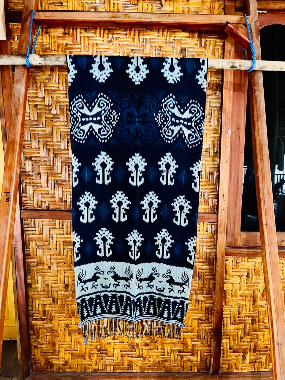 Kain Kawuru Motif Mamuli & Kakatua
